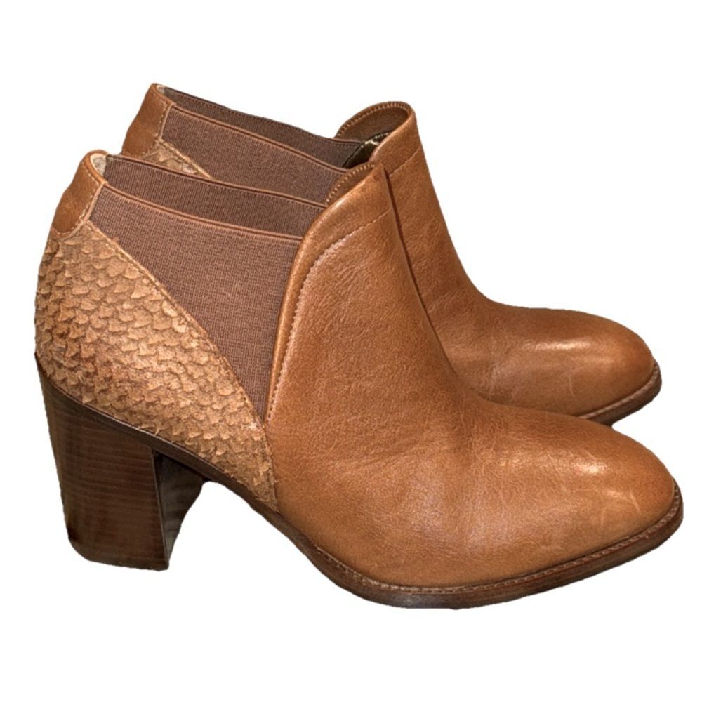 Johnston & Murphy Heidi Gore Heeled Leather Bootie, Size 9 Neutral color EUC